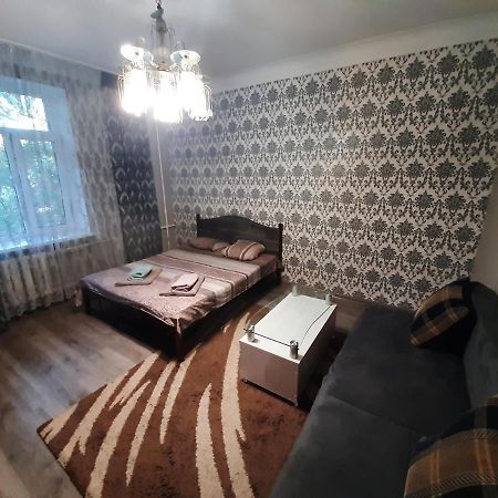 Apartment 2 Bed Rooms Near Aristokrat Zaporizhia Exteriör bild