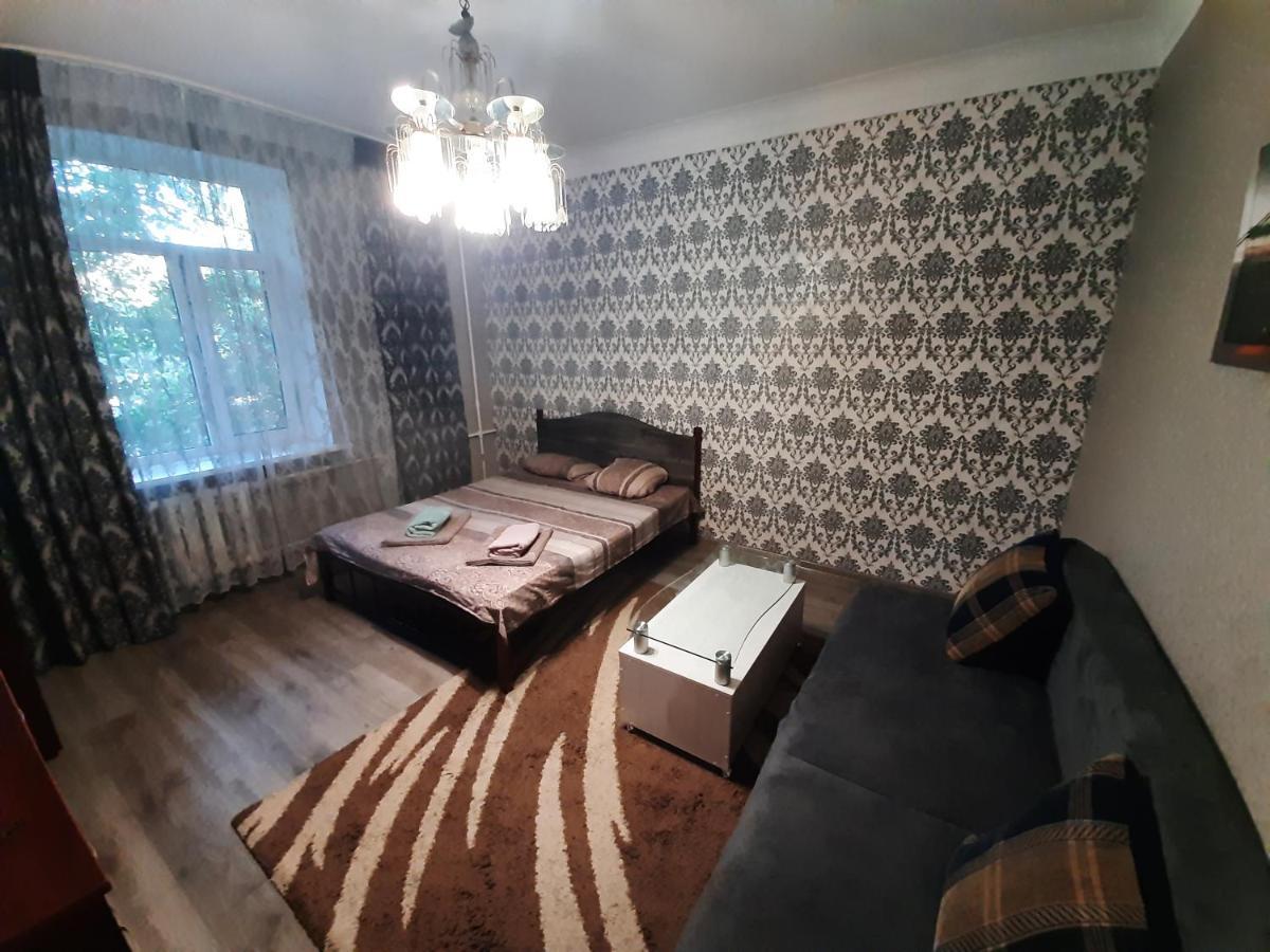 Apartment 2 Bed Rooms Near Aristokrat Zaporizhia Exteriör bild